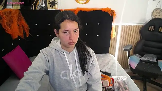 Mia garcia28 online show from November 3, 1:15 pm