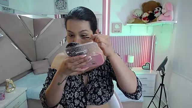 Mia garcia28 online show from November 24, 7:38 pm