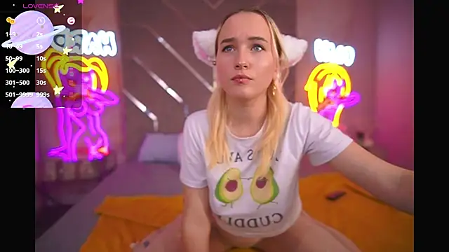 LilElfie online show from October 4, 1:17 pm