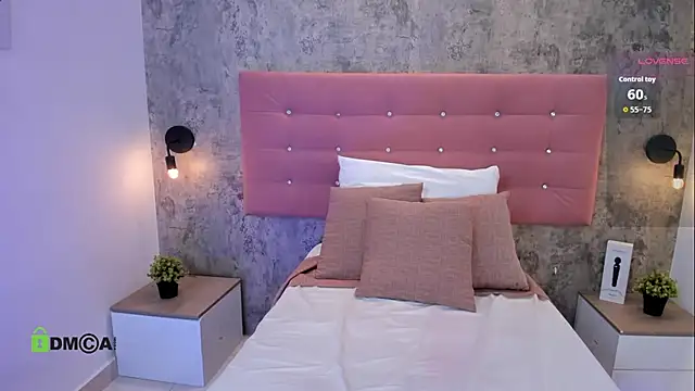 brithanycollins online show from November 18, 7:37 pm