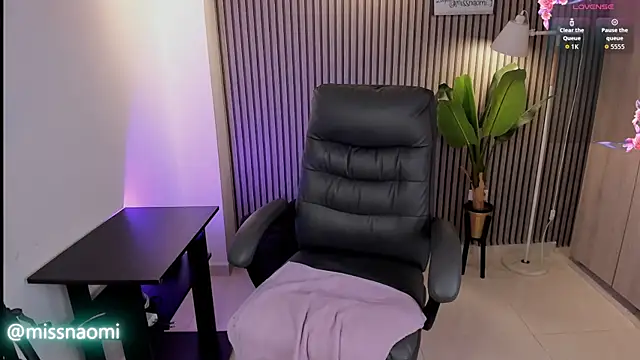 Missnaomi  online show from September 28, 4:01 pm