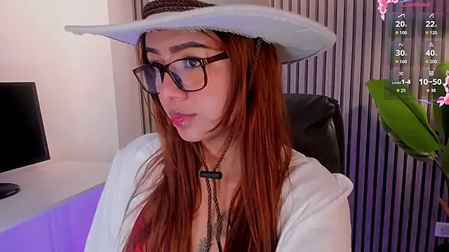 Missnaomi  online show from September 18, 1:04 am