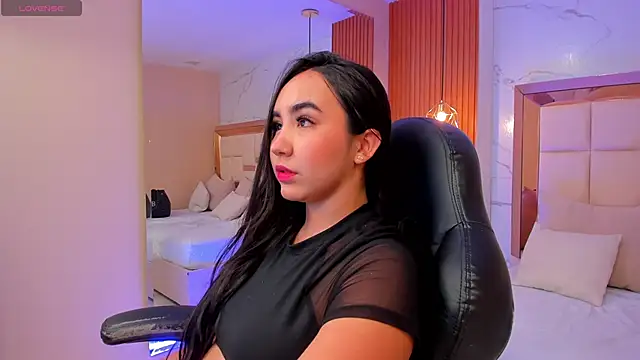 julieta rosee online show from May 2, 9:51 pm