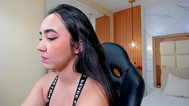 julieta rosee online show from November 6, 10:15 pm