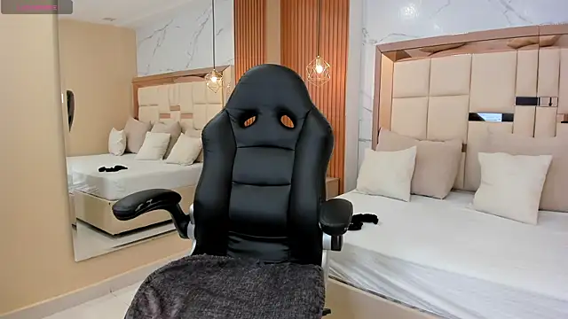 julieta rosee online show from October 9, 10:25 pm