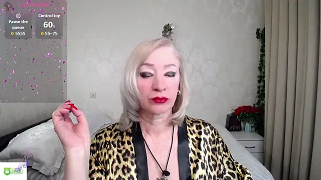 hunters woman online show from May 11, 7:00 pm