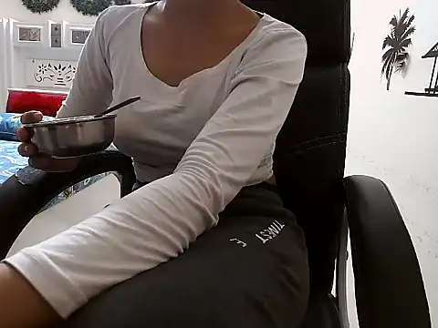 Simranjeet kaur26 online show from May 22, 6:39 pm