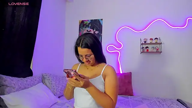 Dilan and Mia online show from January 6, 2:54 pm