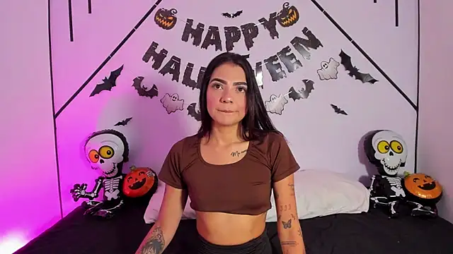 MiahCornell  online show from November 1, 8:13 pm