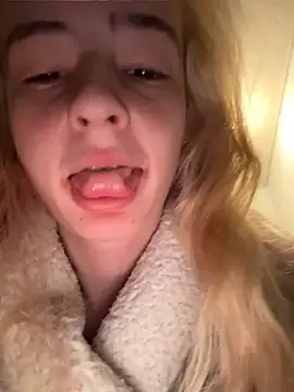 SeccySerena online show from May 12, 4:46 pm