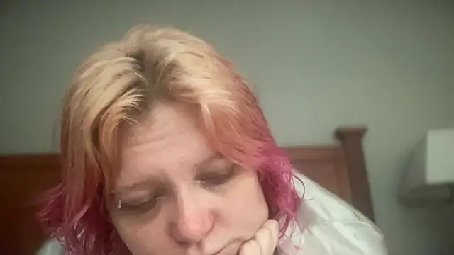 g0lden are0las89 online show from June 3, 5:19 am
