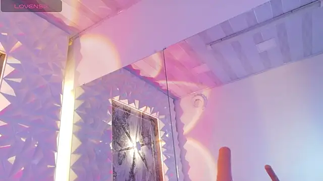 Criiis laurens online show from September 12, 9:29 am