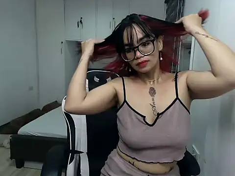 eattmebabyy online show from April 29, 9:12 am