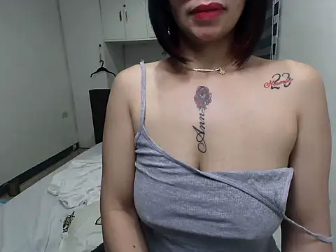 eattmebabyy online show from May 9, 9:44 am