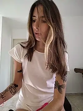 sweetsinxxx online show from May 4, 6:33 pm