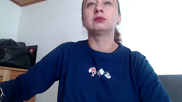 Milf Valeria online show from May 22, 5:44 pm
