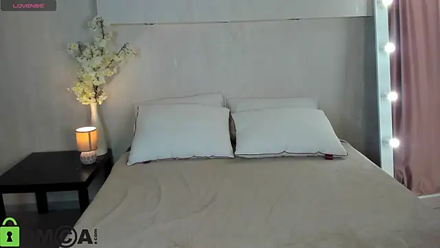 Adelina Bliss online show from May 4, 9:46 am