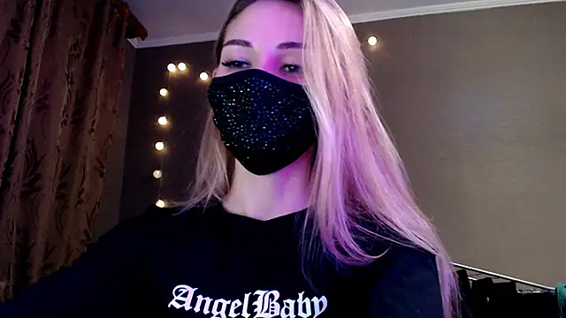 Iris lave online show from December 1, 8:11 pm