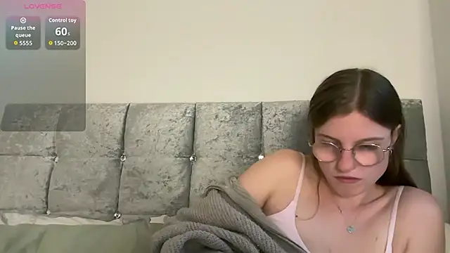 BustyKellyXXX online show from April 3, 6:39 pm