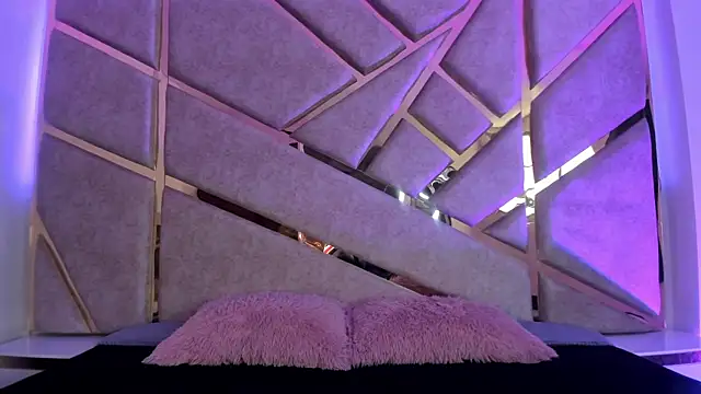 Zafiro claire online show from September 13, 7:00 pm