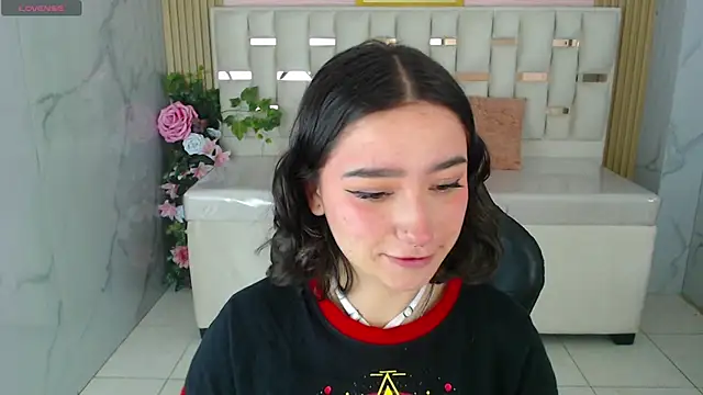 venuss09 s online show from December 18, 1:49 pm