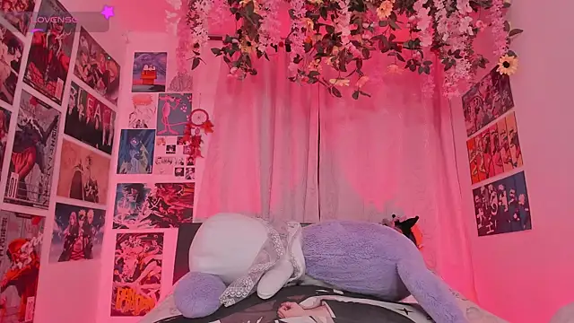 FluffyMelons online show from May 16, 11:04 pm