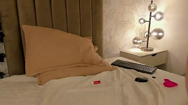 Zafiro22  online show from May 25, 4:33 am