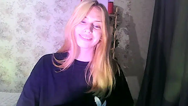 Snapshot of ClaireLaSweet chatting on September 23, 2:15 pm ClaireLaSweet online show from September 23, 2:15 pm