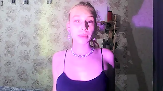 Snapshot of ClaireLaSweet chatting on September 26, 10:02 am ClaireLaSweet online show from September 26, 10:02 am