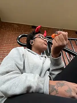 Tu GataLinda online show from October 31, 9:30 pm