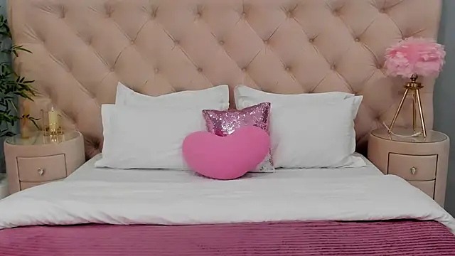 NoraHaynes online show from February 1, 3:05 am