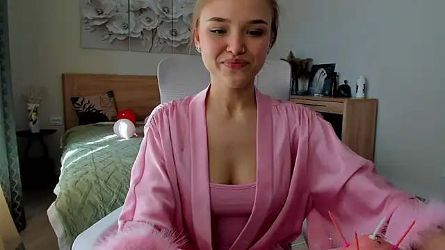 flooora 0 online show from May 12, 1:25 am