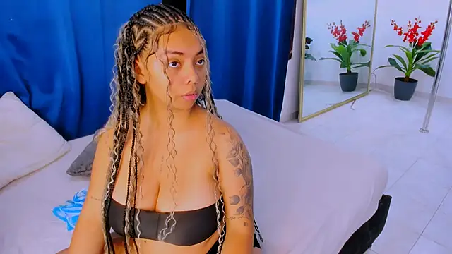 nahomy ryans online show from October 17, 9:01 am