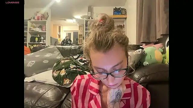 harleyblair online show from November 25, 11:16 pm