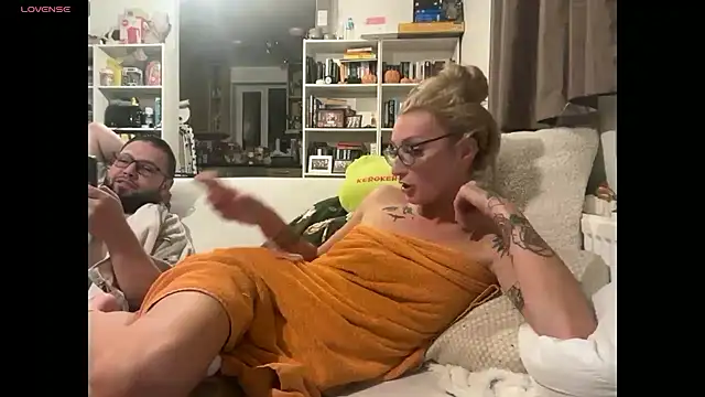 Snapshot of harleyblair chatting on October 16, 10:34 pm harleyblair online show from October 16, 10:34 pm