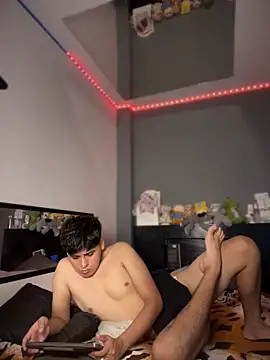 Kailertwink online show from April 28, 3:43 am