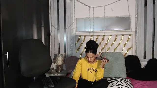Snapshot of julieta_sweet_ chatting on October 3, 3:44 am julieta sweet online show from October 3, 3:44 am