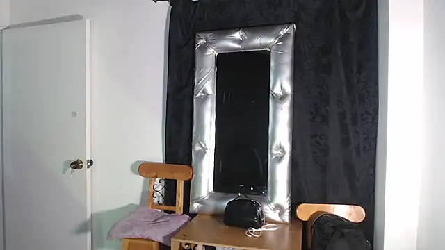 Snapshot of julieta_sweet_ chatting on September 19, 3:27 am julieta sweet online show from September 19, 3:27 am