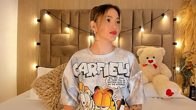 ClaradelMar online show from February 8, 9:35 am