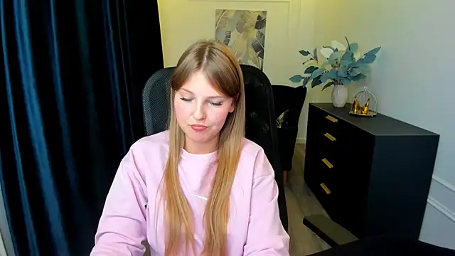SaraMayki online show from September 26, 12:47 pm