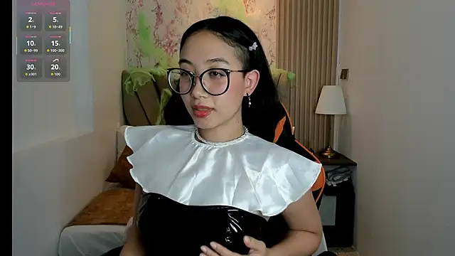 Yuna  Min online show from October 24, 8:27 pm