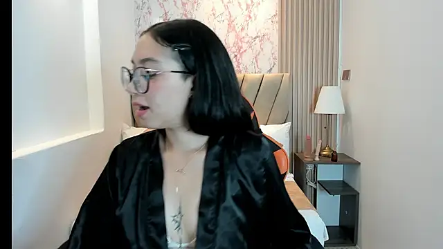 Yuna  Min online show from September 25, 6:06 pm
