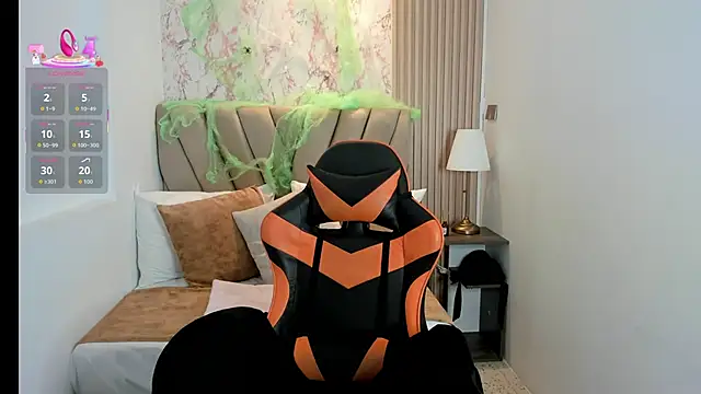 Yuna  Min online show from October 12, 2:30 pm