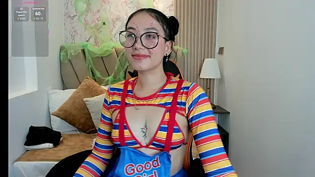 Yuna  Min online show from October 17, 8:01 pm