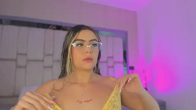 Samarafernandez online show from September 20, 2:10 am
