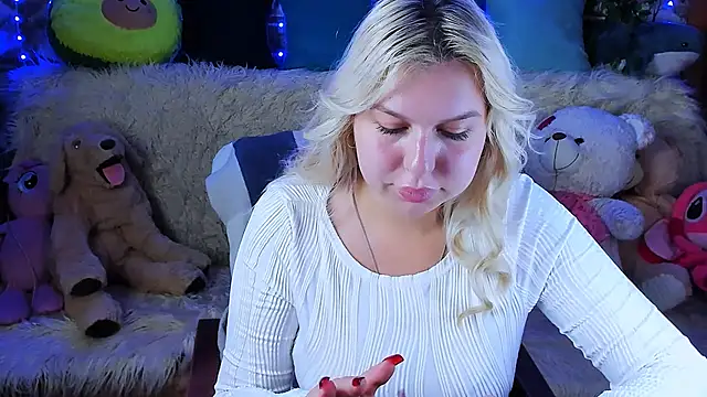 ChloeRicc online show from September 12, 9:51 am