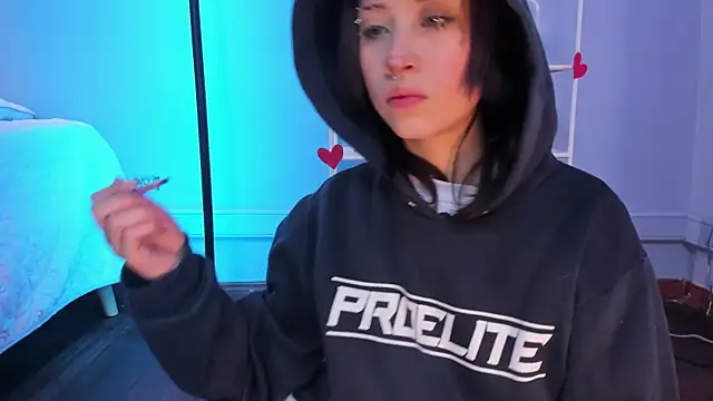 Hannahpage online show from February 24, 12:37 pm