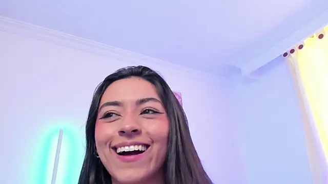 canelleGarces online show from November 6, 8:15 pm