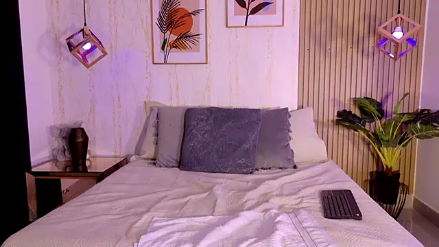 Snapshot of Ayleen_Dunkan chatting on September 27, 2:02 pm Ayleen Dunkan online show from September 27, 2:02 pm
