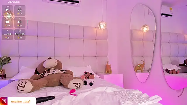 Evelinn Ruiz online show from October 15, 7:05 pm